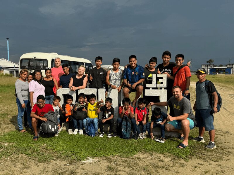 group of people in peru on missions trip